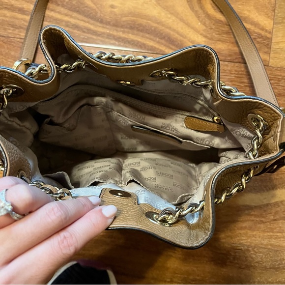 Michael Kors "Frankie" Drawstring Messenger Bag Leather shoulder/cross body - Picture 10 of 14